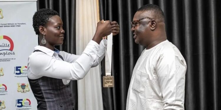 Tchad : La championne de tire à l’arc, Maria Hallas Abaïfouta reçu par le ministre de la jeunesse et du sport, Bravo Ouaïddou