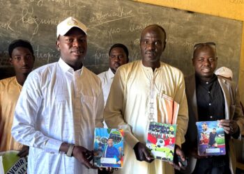 Abéché: L&rsquo;AAJDOPD offre des fournitures scolaires aux élèves du Lycée franco-arabe