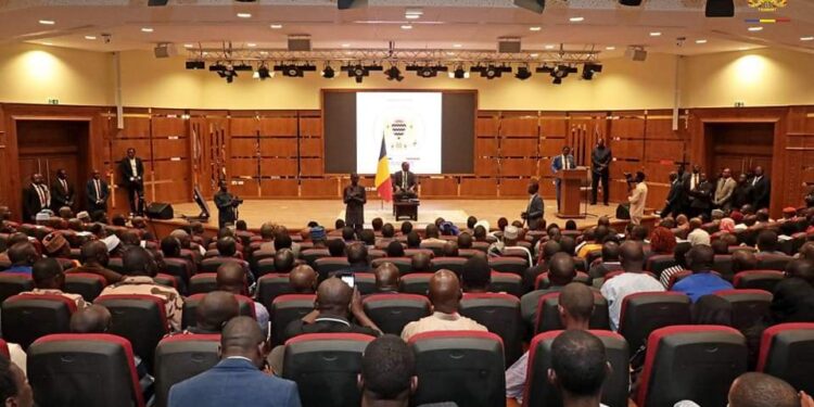 Tchad: Le Premier ministre prend contact avec le personnel de la Primature