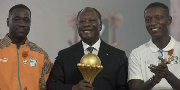 Côte d&rsquo;ivoire : les champions d&rsquo;Afrique décorés par le président Ouattara