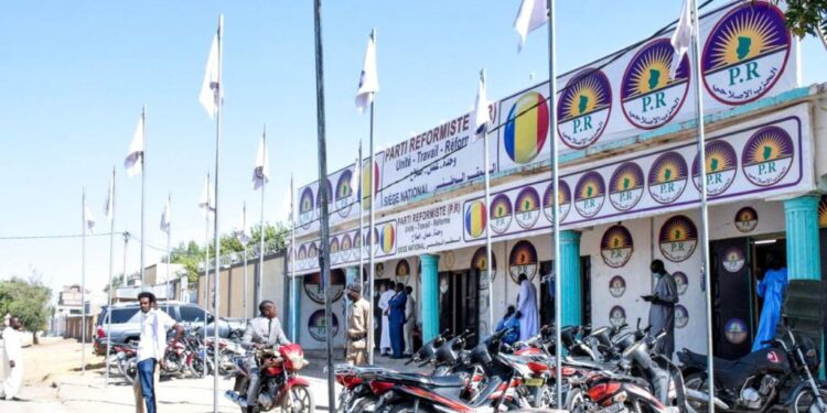 Tchad : Le Parti Réformiste dénonce l&rsquo;enlèvement des mâts de son drapeau implantés devant le siège