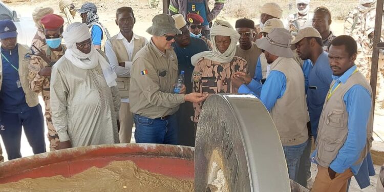 Batha: Le gouverneur inspecte la zone aurifère et encourage l&rsquo;investissement social