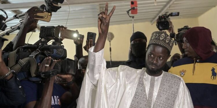 Présidentielle au Sénégal : cinq candidats félicitent Diomaye Faye pour sa victoire, en attendant les résultats officiels