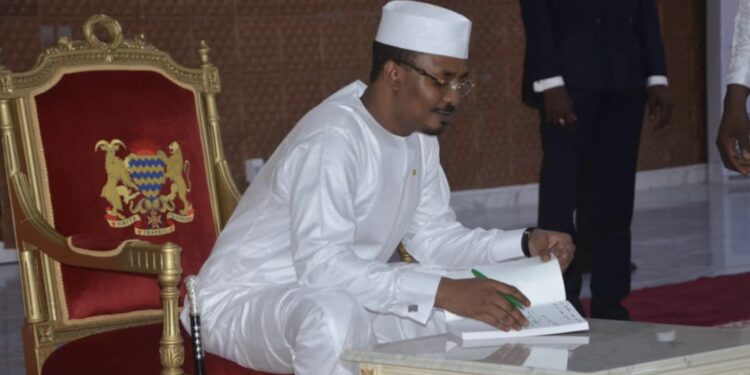 De Bédouin à Président : Mahamat Idriss Deby Itno raconte son histoire