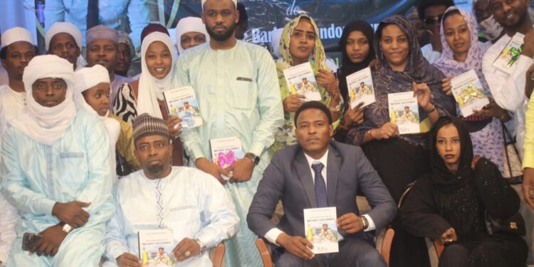 Littérature: Nokour Barkaï présente un essai sur la « mission salvatrice » de Mahamat Idriss Déby