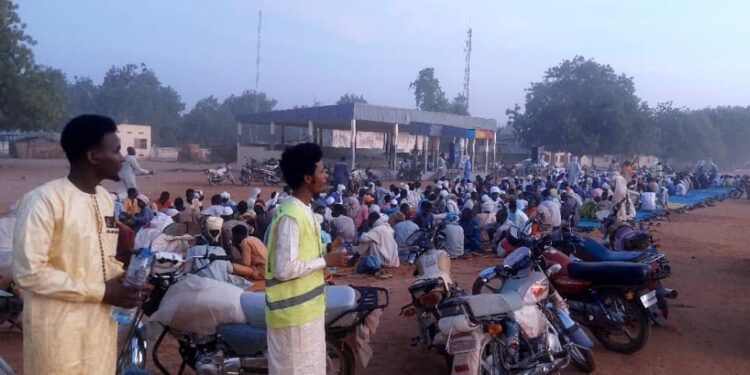 Am-Timan : La population se réunit autour d&rsquo;un grand iftar collectif