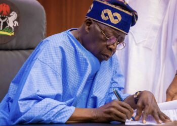 Le Nigeria change d&rsquo;hymne national, l’opposition parle de distraction