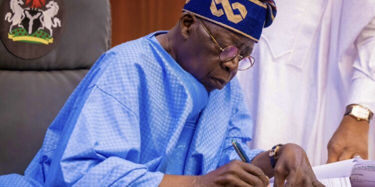 Le Nigeria change d&rsquo;hymne national, l’opposition parle de distraction