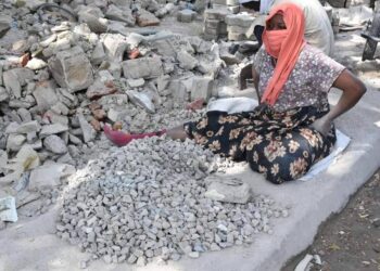 Tchad: Les « concasseuses » de N’Djamena un combat quotidien pour survivre