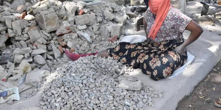 Tchad: Les « concasseuses » de N’Djamena un combat quotidien pour survivre