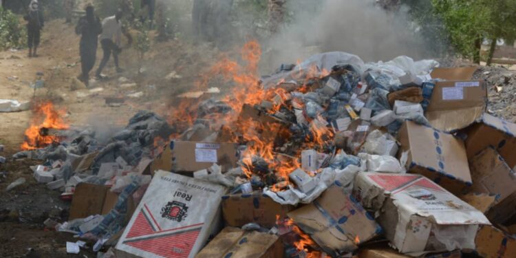 Tchad: incinération de produits périmés et prohibés par la douane tchadienne