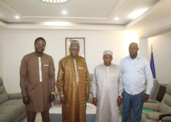 Tchad: Le Ministre de l&rsquo;eau et de l&rsquo;énergie échange avec le DG de l&rsquo;ARSE