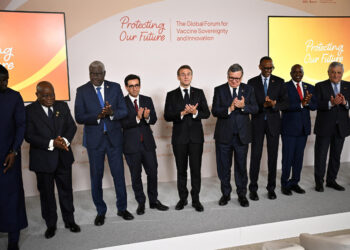 France: Macron promet un milliard de dollars pour les vaccins en Afrique