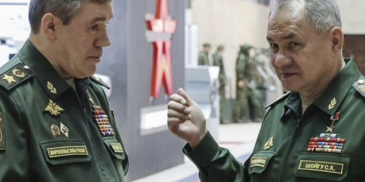 Guerre en Ukraine : la CPI émet des mandats d&rsquo;arrêt contre 2 officiels russes