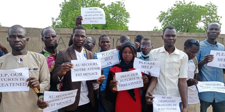 Tchad: Un groupe de diplômés sans emplois envisage de quitter définitivement le pays.