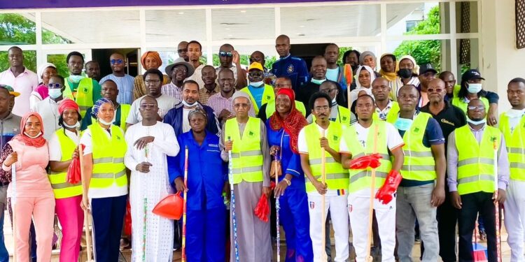 Tchad : la Coordination Nationale des Jeunes pour la Paix et le Développement au Tchad en action contre l’insalubrité.