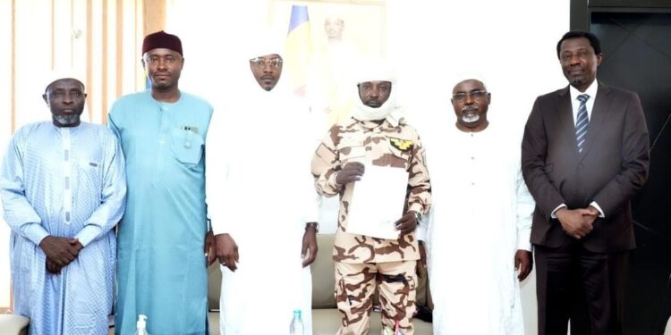 Tchad: Le DG des Douanes honore un agent dévoué et plein de professionnalisme