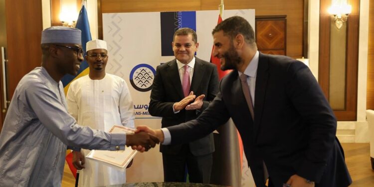 Libye: signature d’un accord sur l&rsquo;expulsion et la réinsertion des tchadiens non organisés en Libye