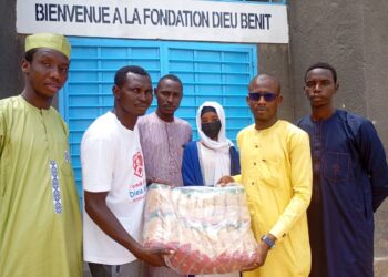 Tchad : L’Association des Jeunes pour la Sensibilisation Socioéducative et Culturelle remet des kits alimentaires à la Fondation Dieu Bénit