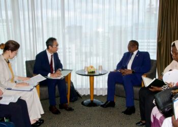 Le chef de la diplomatie tchadienne échange avec le vice-président de la JICA à Tokyo