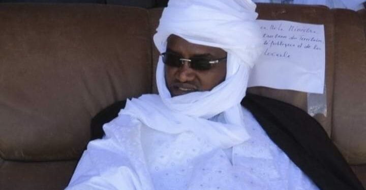 Tchad: À travers une publication faite sur Facebook par les gestionnaires de la page Facebook de l&rsquo;ancien Ministre de La Défense, le Général Mahamat Abali Salah, apportent un démenti formel aux informations selon lesquelles le Général aurait tenté de monnayer le poste d&rsquo;un chef de canton pour des ambitions politiques.