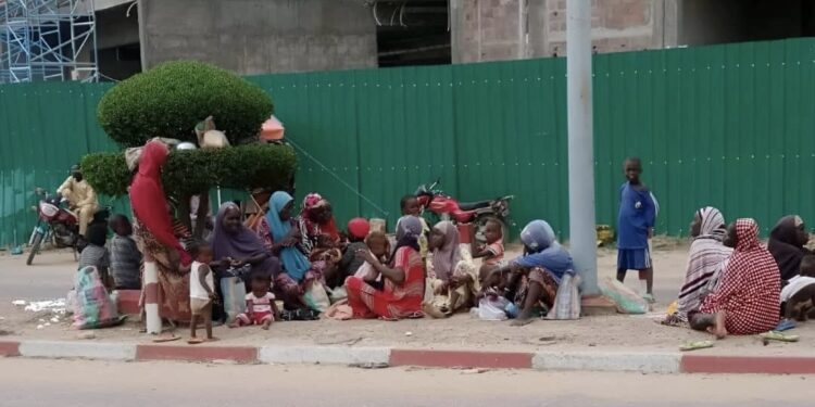 تشاد : ظاهرة استغاثة وتسول غير مسبوقة تعصف بشوارع العاصمة دون تحرك من السلطات