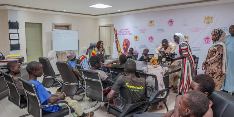 Tchad : La ministre de la femme accompagne quelques enfants de la rue dans leur famille respectives.
