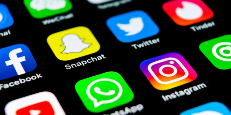Prolifération des groupes pornographiques sur WhatsApp et Snapchat : les autorités interpellées