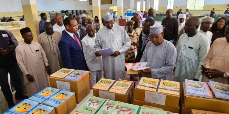 Tchad: 2 millions de livres de lecture et de calcul réceptionnés par le ministre de l&rsquo;éducation