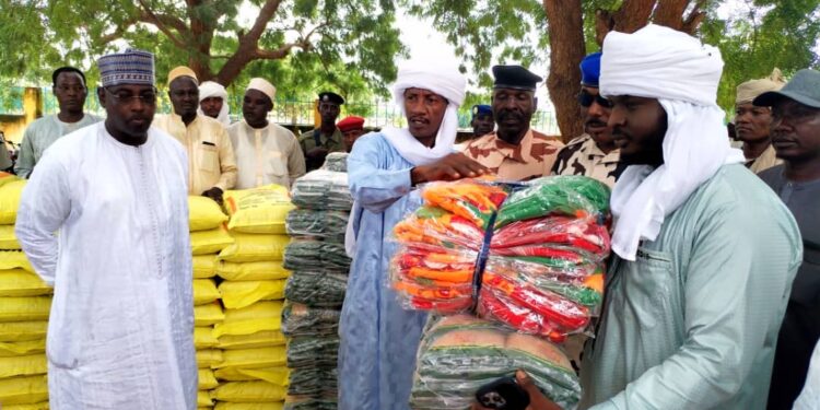 Batha : Le gouverneur de la province reçoit un don de vivres et non-vivres pour les sinistrés des inondations