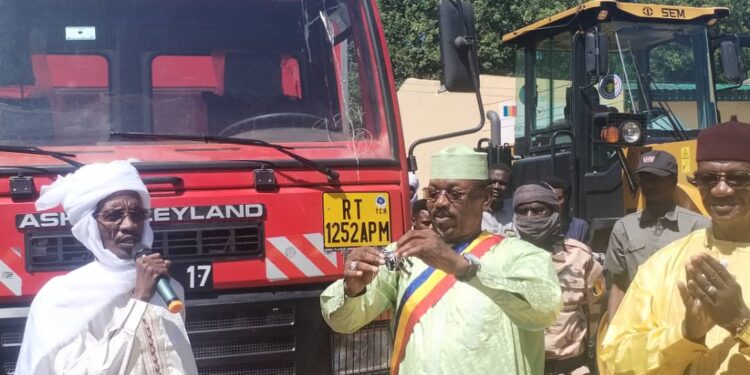 Batha : Remise d&rsquo;un véhicule sapeur-pompier et matériels du projet PAG2 à la commune d&rsquo;Ati