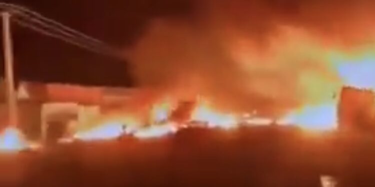 Nigeria : l’explosion d’un camion-citerne fait de nombreux morts et plus de 300 blessés