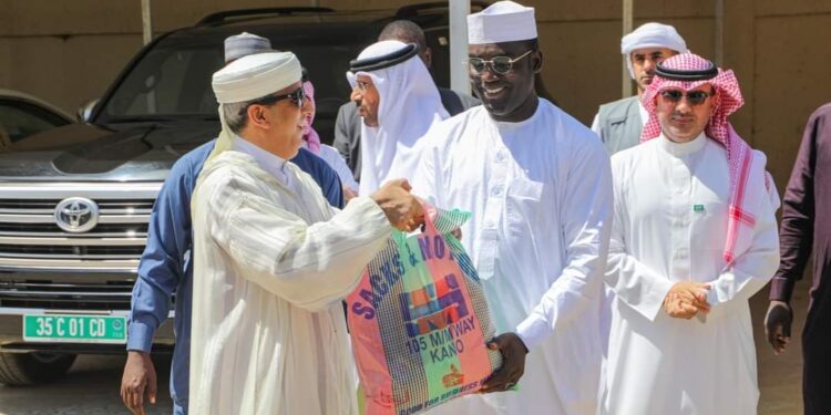 Tchad : Un groupe des ambassadeurs arabes assiste les sinistrés