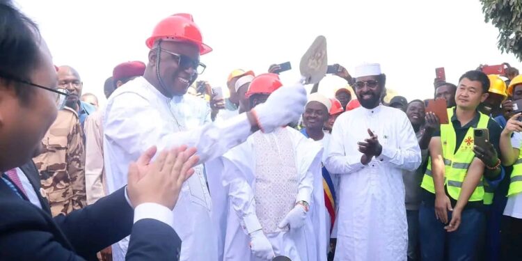 Am Timan: Pose de la 1ère pierre du projet d&rsquo;aide de l&rsquo;approvisionnement en eau