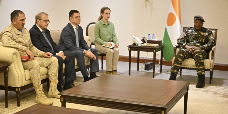 La délégation conduite par Novak a entamé une réunion avec les dirigeants du Niger