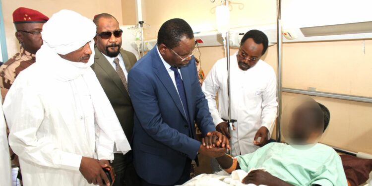 Tchad : Le Premier ministre Amb. Allah-Maye au chevet des soldats blessés à Barkaram