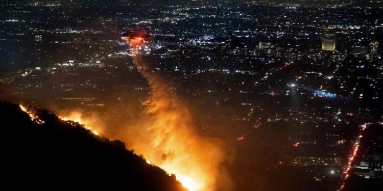 Incendies à Los Angeles : 5 morts et des milliers de déplacés