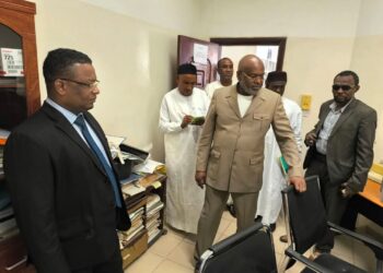 Tchad : Mahamat Assileck Halata effectue une visite surprise, annonce des mesures strictes contre l&rsquo;absentéisme au ministère