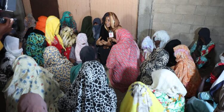 N’Djaména : La ministre Amina Priscille Longoh à la rencontre des travailleuses du sexe au marché Mokolo