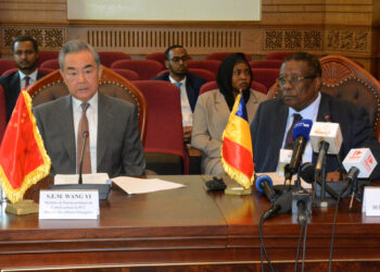 Diplomatie : Abderaman Koulamallah et son homologue chinois, Wang Yi, renforcent l&rsquo;amitié entre le Tchad et la Chine.