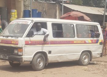 Tchad : Stationnement Anarchique des Minibus à N&rsquo;Djamena, Un Fléau Urbain à Résoudre
