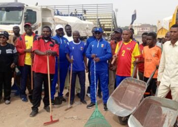 Tchad : Le candidat au conseil de la FTFA, Taher Oley Hassan, initie un nettoyage au stade de Diguel