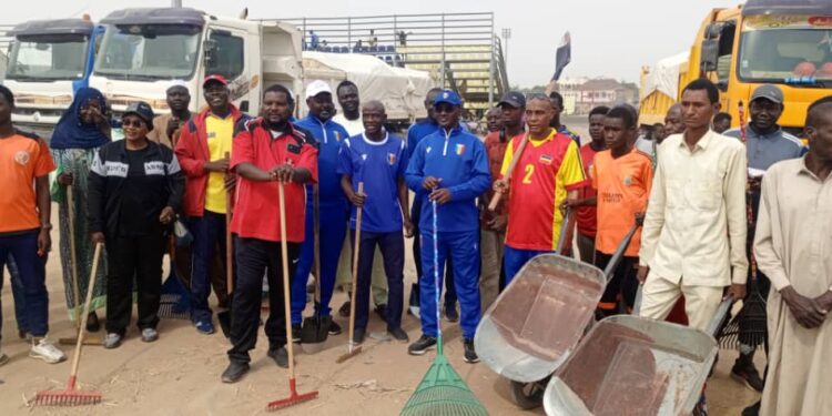 Tchad : Le candidat au conseil de la FTFA, Taher Oley Hassan, initie un nettoyage au stade de Diguel