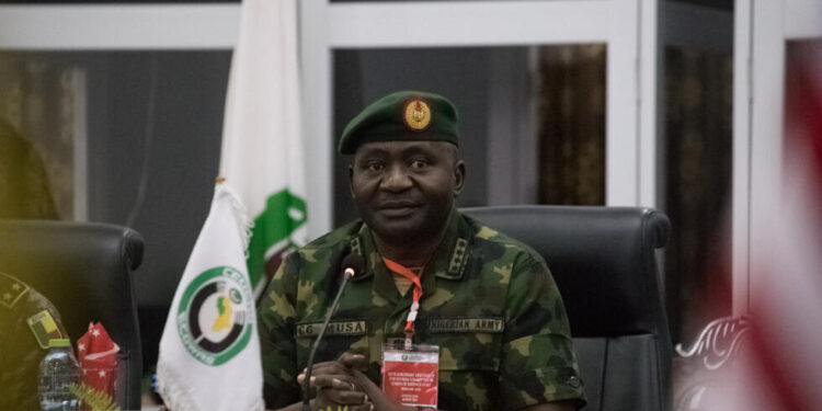 Le chef d&rsquo;état-major des armées du Nigeria empêché de se rendre au Canada faute de visa