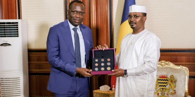 Tchad : La BEAC dévoile une nouvelle gamme de pièces de monnaie au Chef de l&rsquo;État