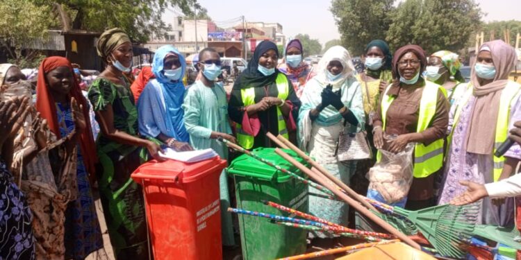 N&rsquo;Djamena : Les femmes du ministère de l&rsquo;environnement sensibilisent les commerçantes sur l&rsquo;hygiène et l&rsquo;assainissement
