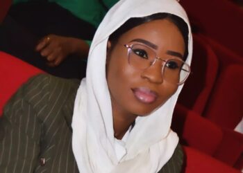 Zara Tchari Soumaine, une Voix Montante du Journalisme au Tchad