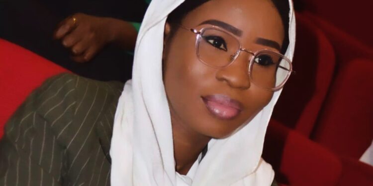 Zara Tchari Soumaine, une Voix Montante du Journalisme au Tchad