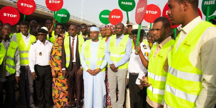 N&rsquo;Djamena : l&rsquo;ONASER et la Mairie mobilisent des jeunes volontaires pour fluidifier la circulation.