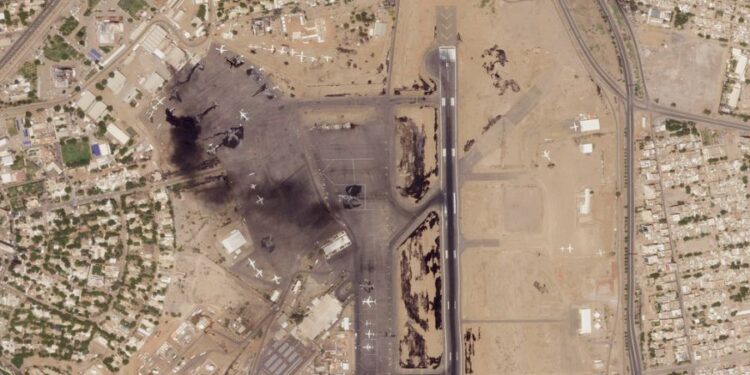 Au Soudan, l&rsquo;armée reprend l&rsquo;aéroport de Khartoum après avoir chassé les paramilitaires